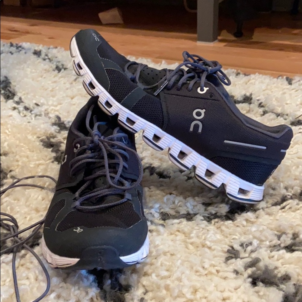 ON Cloud running sneaker